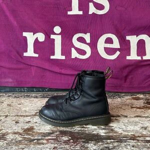 Dr. Martens 1460W Like New Womens 7